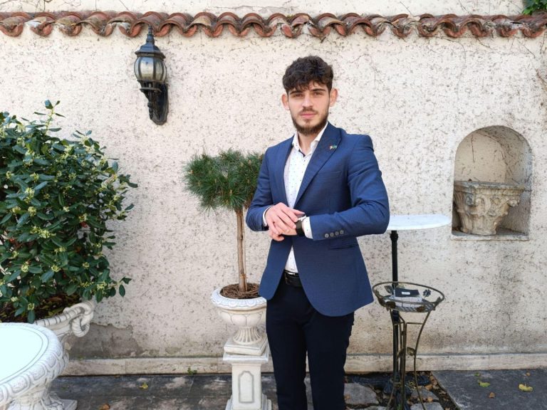 Branduri care vor să fie văzute: soluția recomandată de Vlad Augustin – închirierea totemurilor 4K de la EkoGroup